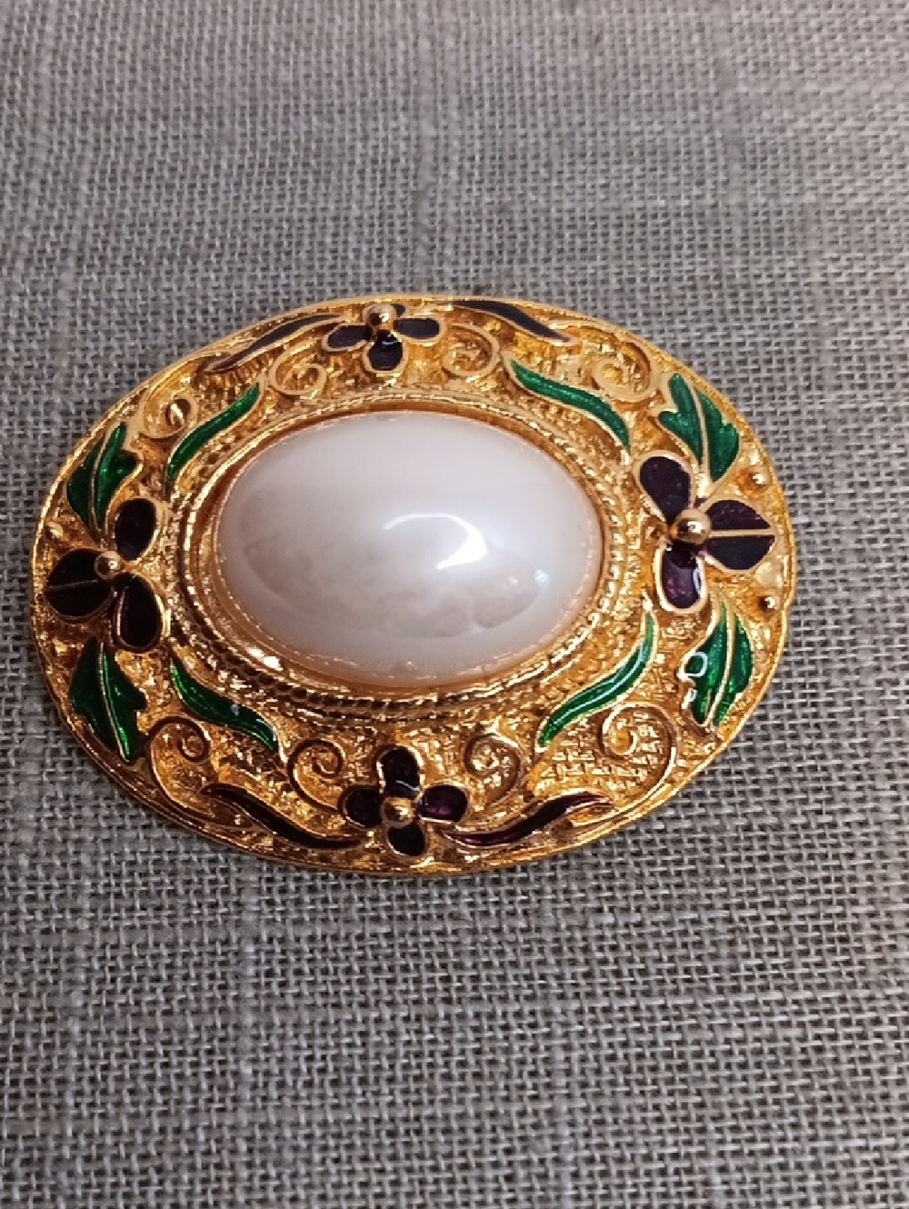 Festive Oval Gold-Tone Red Green Floral Enamel Brooch with Pearl Cabochon